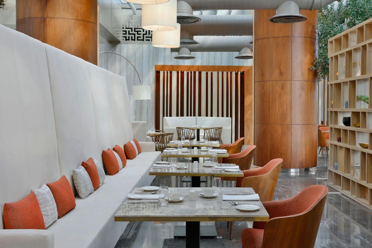 Jeddah Marriott Hotel Madinah Road Bagian luar foto Restaurant interior