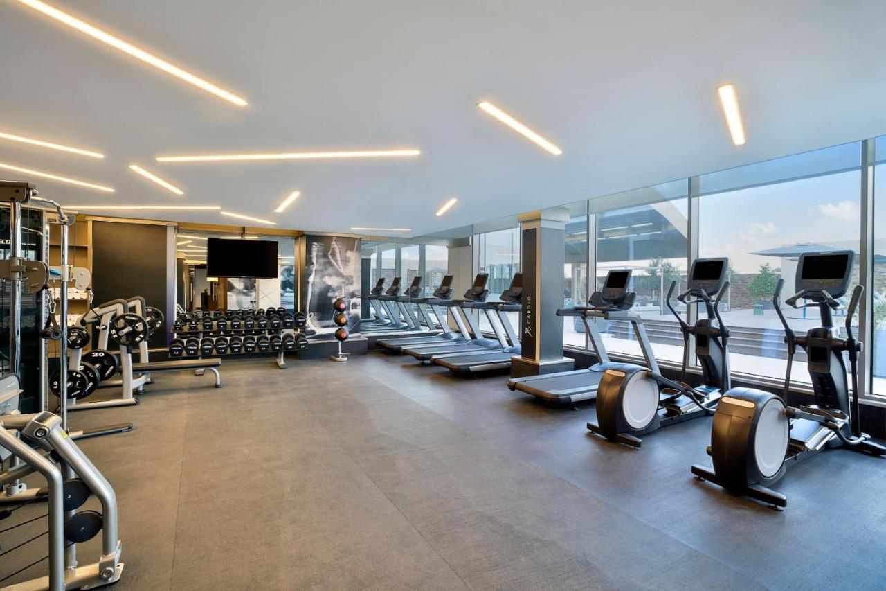 Jeddah Marriott Hotel Madinah Road Bagian luar foto The gym at the hotel