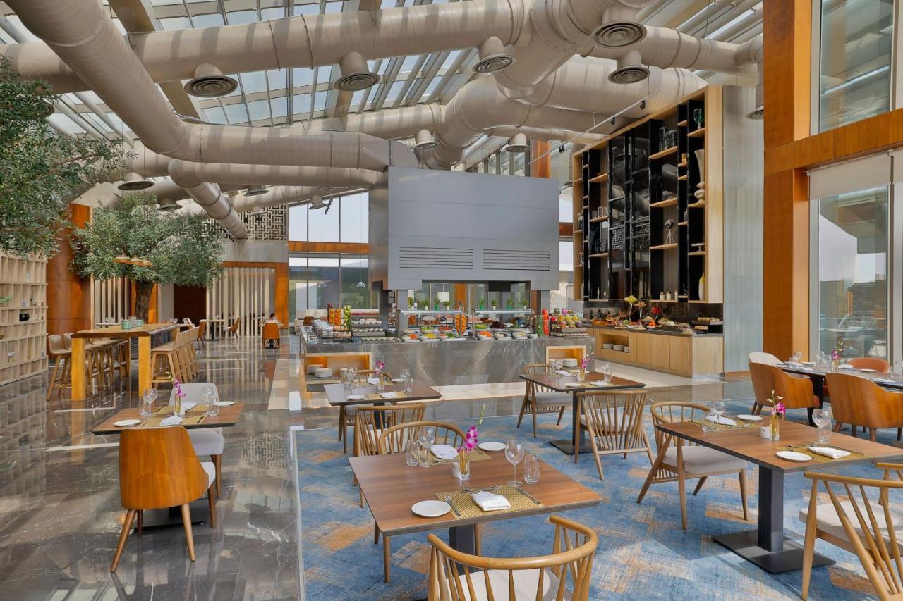 Jeddah Marriott Hotel Madinah Road Bagian luar foto The Kitchen Table