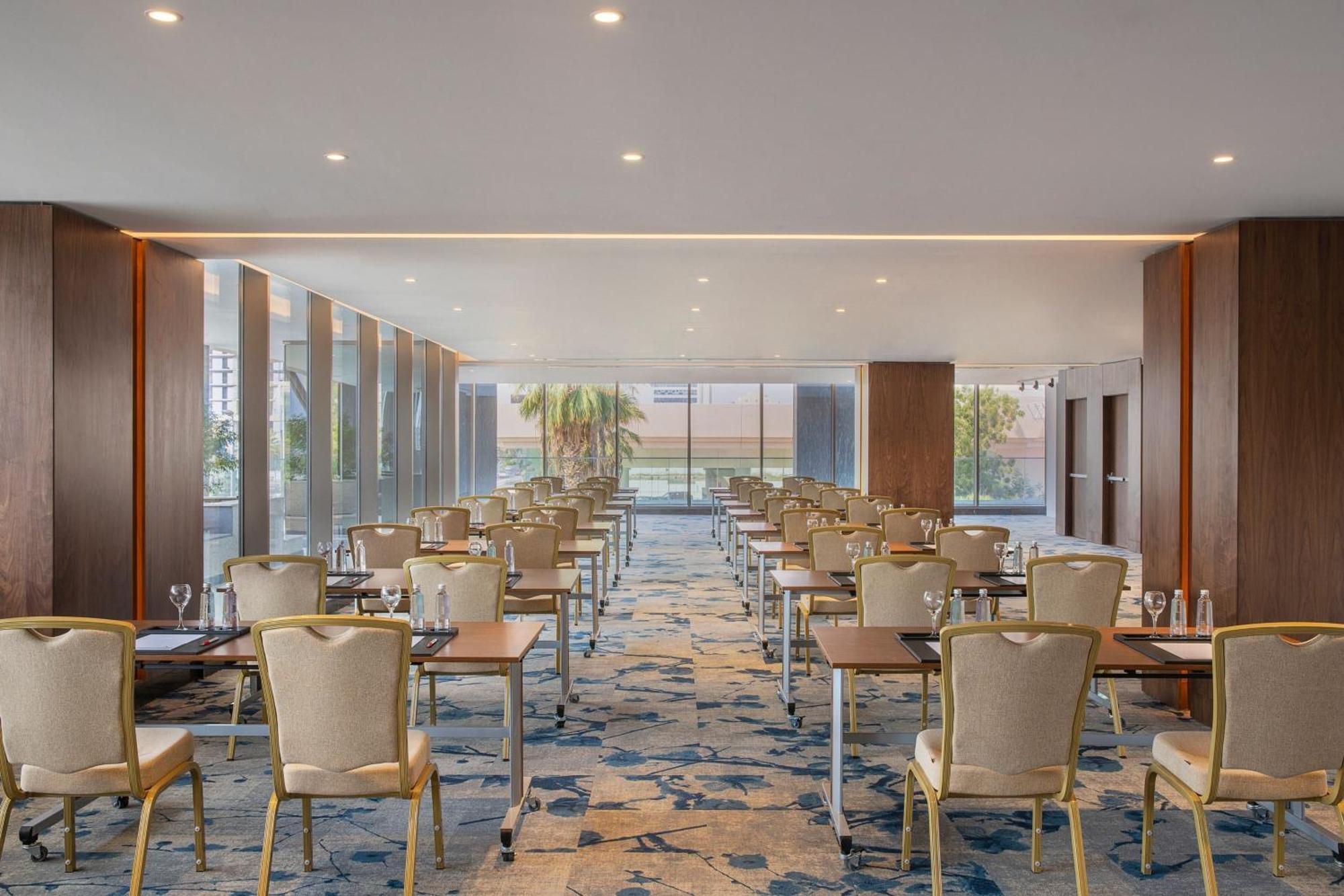 Jeddah Marriott Hotel Madinah Road Bagian luar foto Meeting room