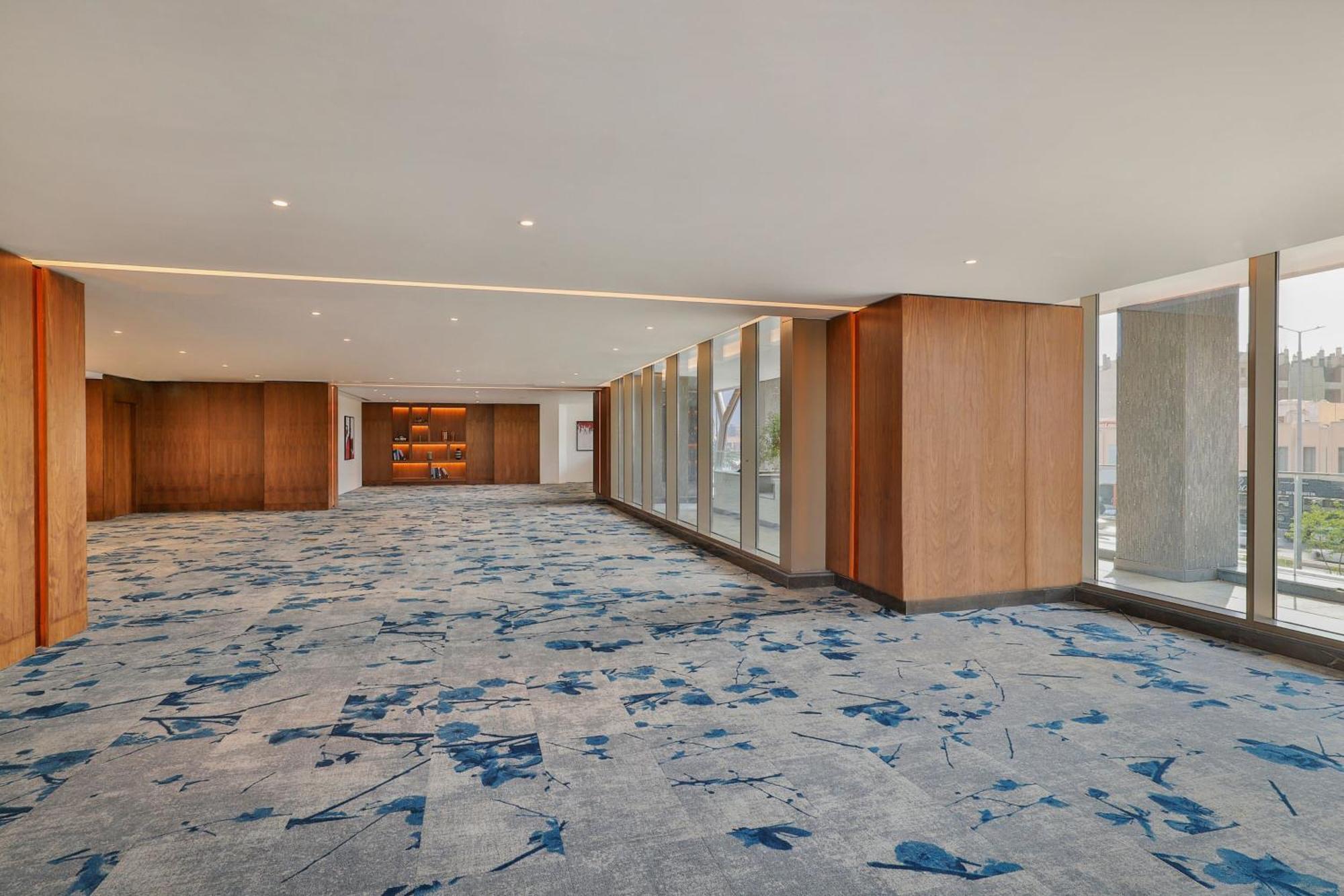 Jeddah Marriott Hotel Madinah Road Bagian luar foto The interior of the hotel