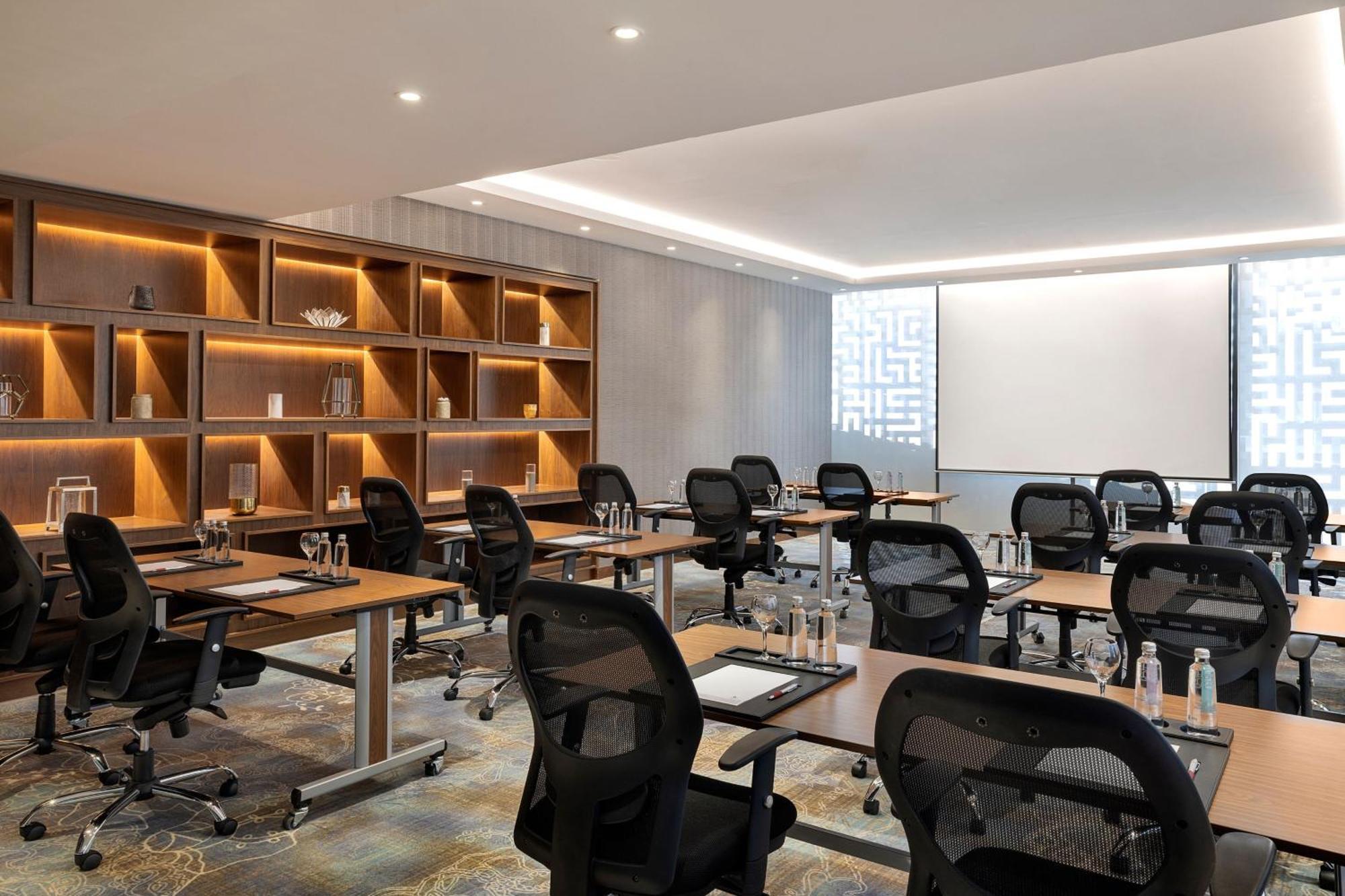 Jeddah Marriott Hotel Madinah Road Bagian luar foto Meeting room